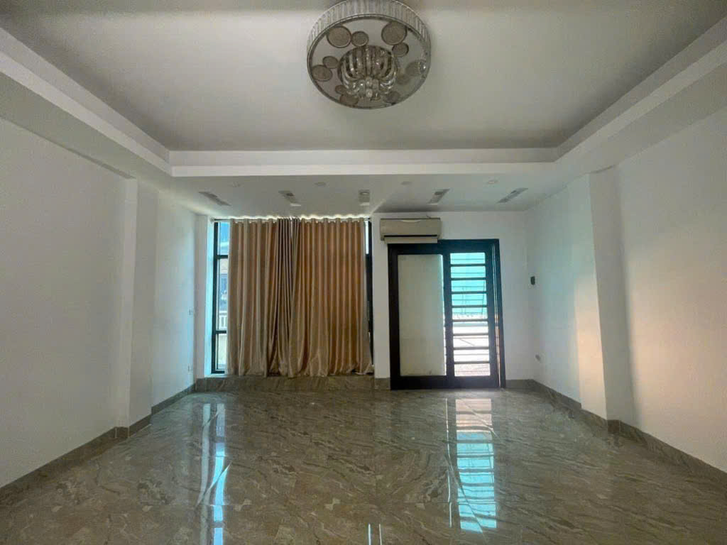 SIÊU PHẨM TRUNG TÂM CẦU GIẤY - PHÂN LÔ OTO - NGÕ THÔNG GẦN PHỐ - KHÁCH XEM LÀ CHỐT 